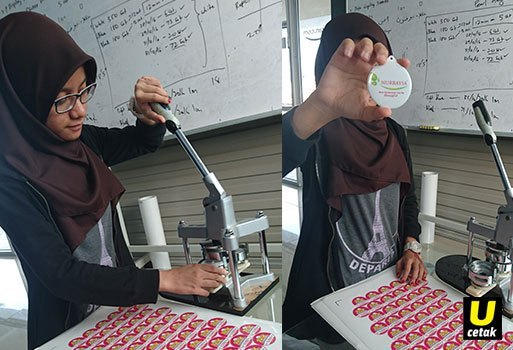 proses pembuatan button badge