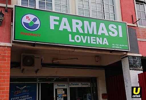 signboard farmasi berlampu lighbox